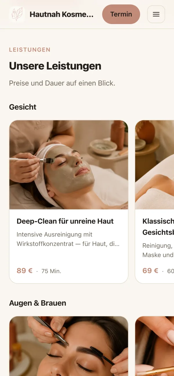 Website des Demo-Studios auf dem Smartphone: Behandlungskarten mit Foto, Beschreibung, Preis und Dauer